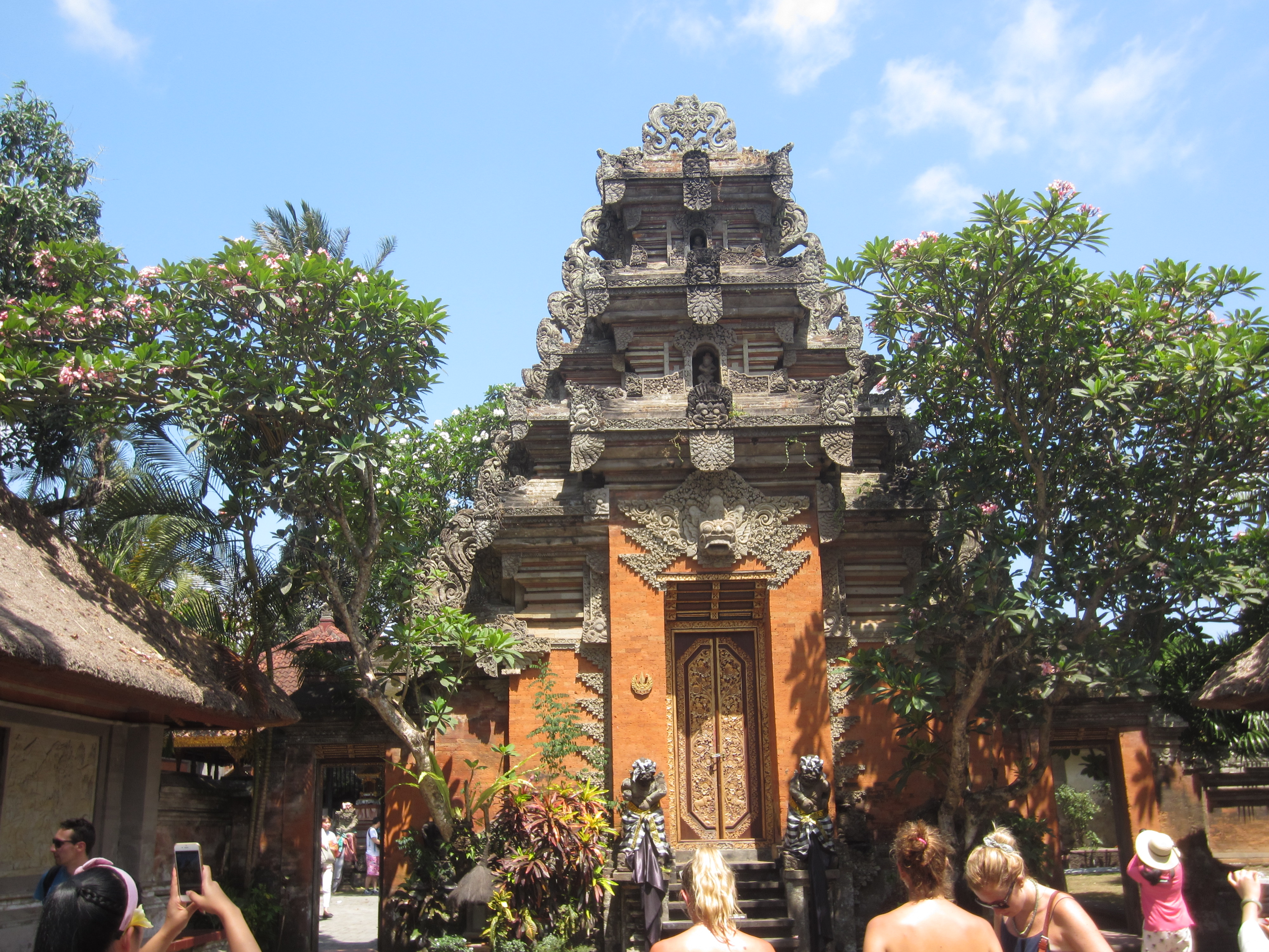 为什么年轻人选择去云南度蜜月,年轻人为什么要去旅游