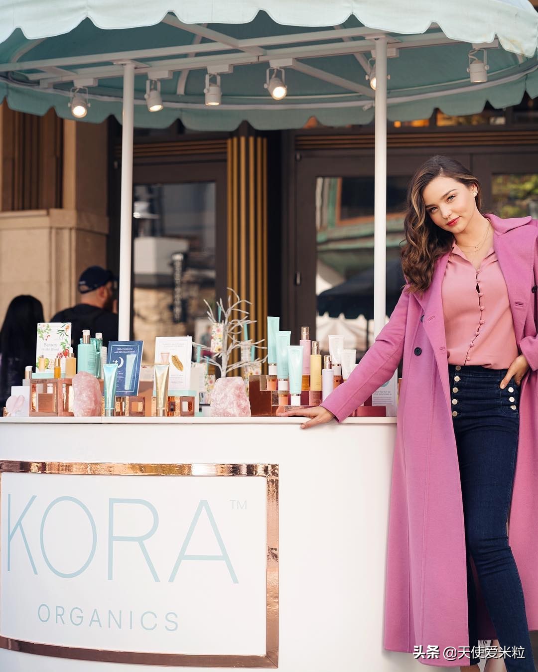 米兰达可儿挺孕肚出街四胎,米兰达可儿怀三胎图片