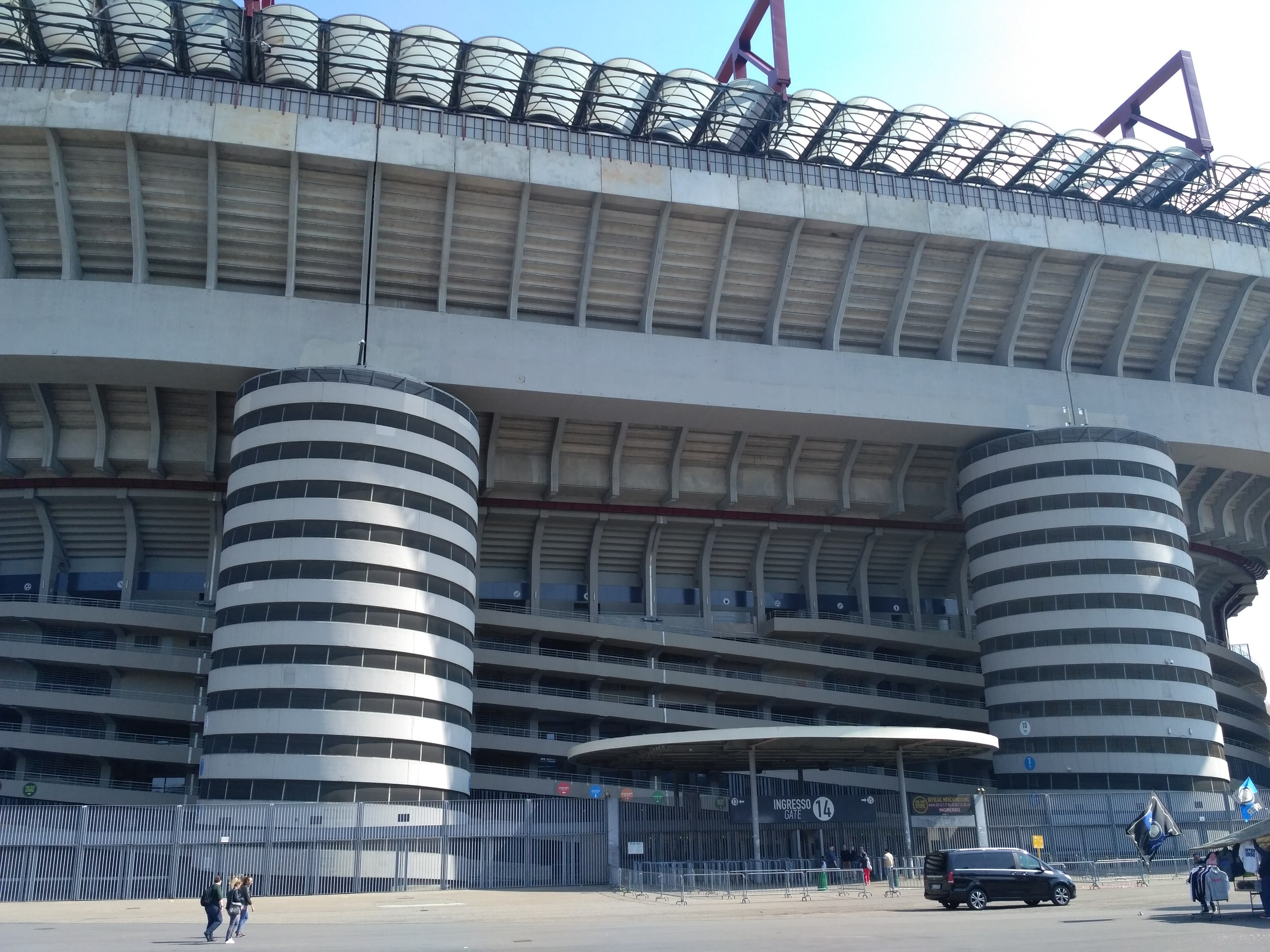 圣西罗球场与梅阿查球场谁先,ac米兰足球场圣西罗