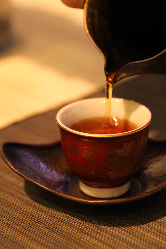 去别人家做客连水都不给倒,去别人家做客有长辈尴尬怎么办