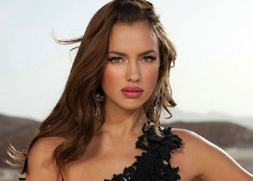 42岁男明星恋上95后,41岁男明星恋上17女星