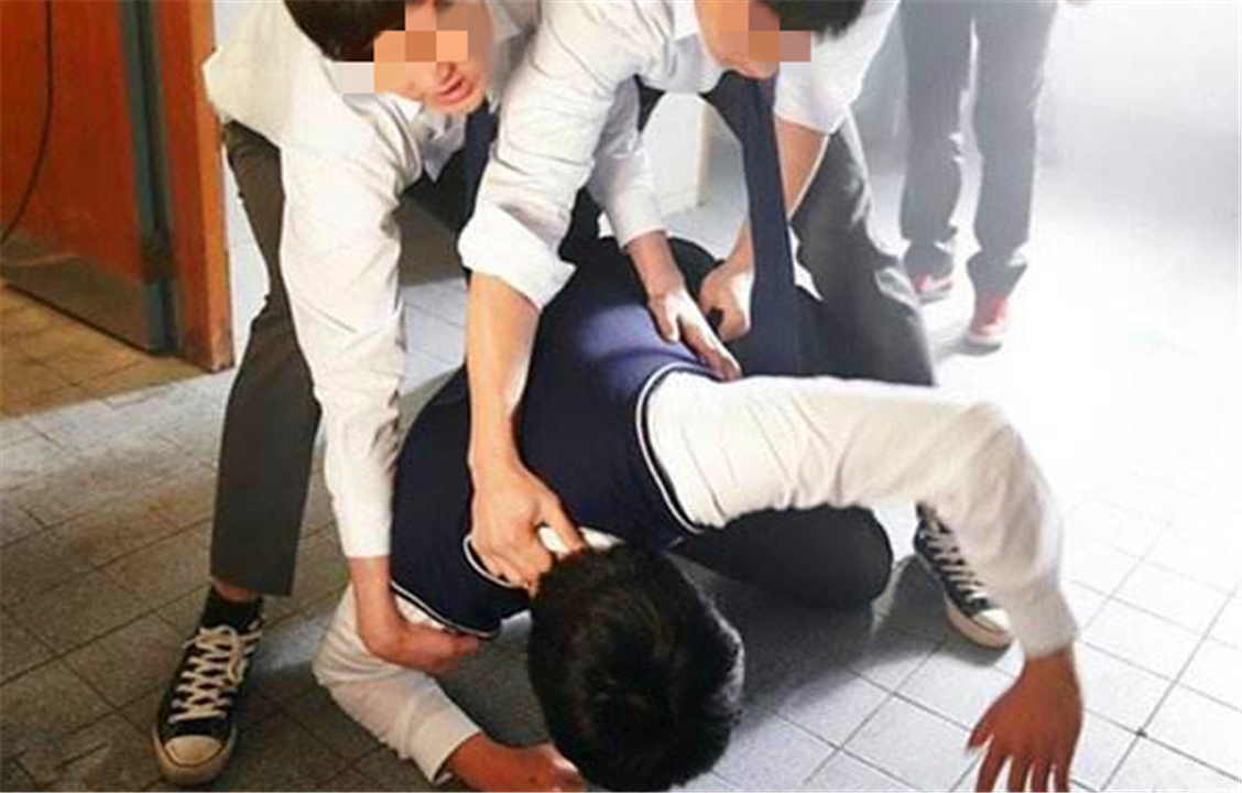 孩子在学校被打应该怎么解决,孩子在学校被打该怎么做