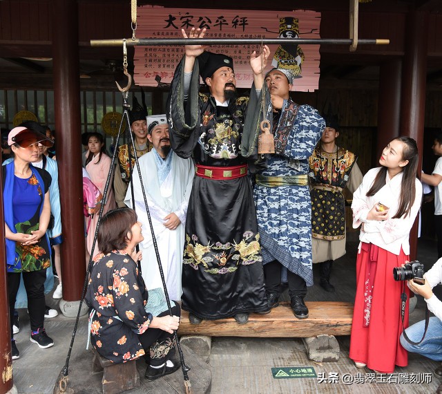 结婚三金首饰怎么挑选,结婚黄金首饰如何判断真假