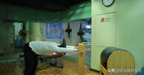 倒立腰无力,倒立背挺不直