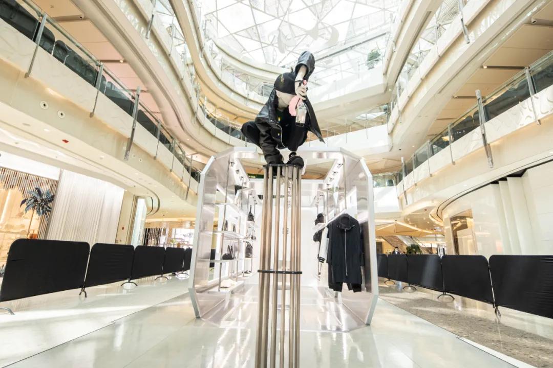 乃万曾可妮直播,纪梵希女包值钱吗