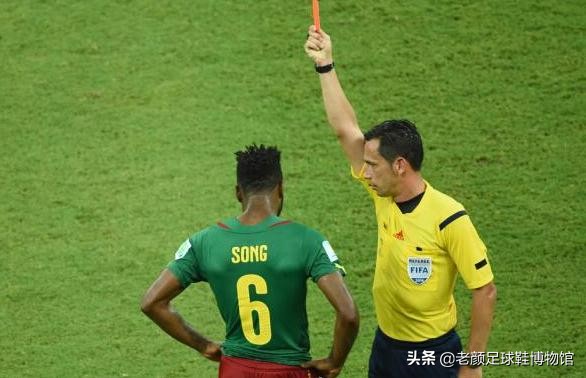 自称梅西曾辅佐他踢球，世界杯打假球贪得无厌头像被球迷印上美元