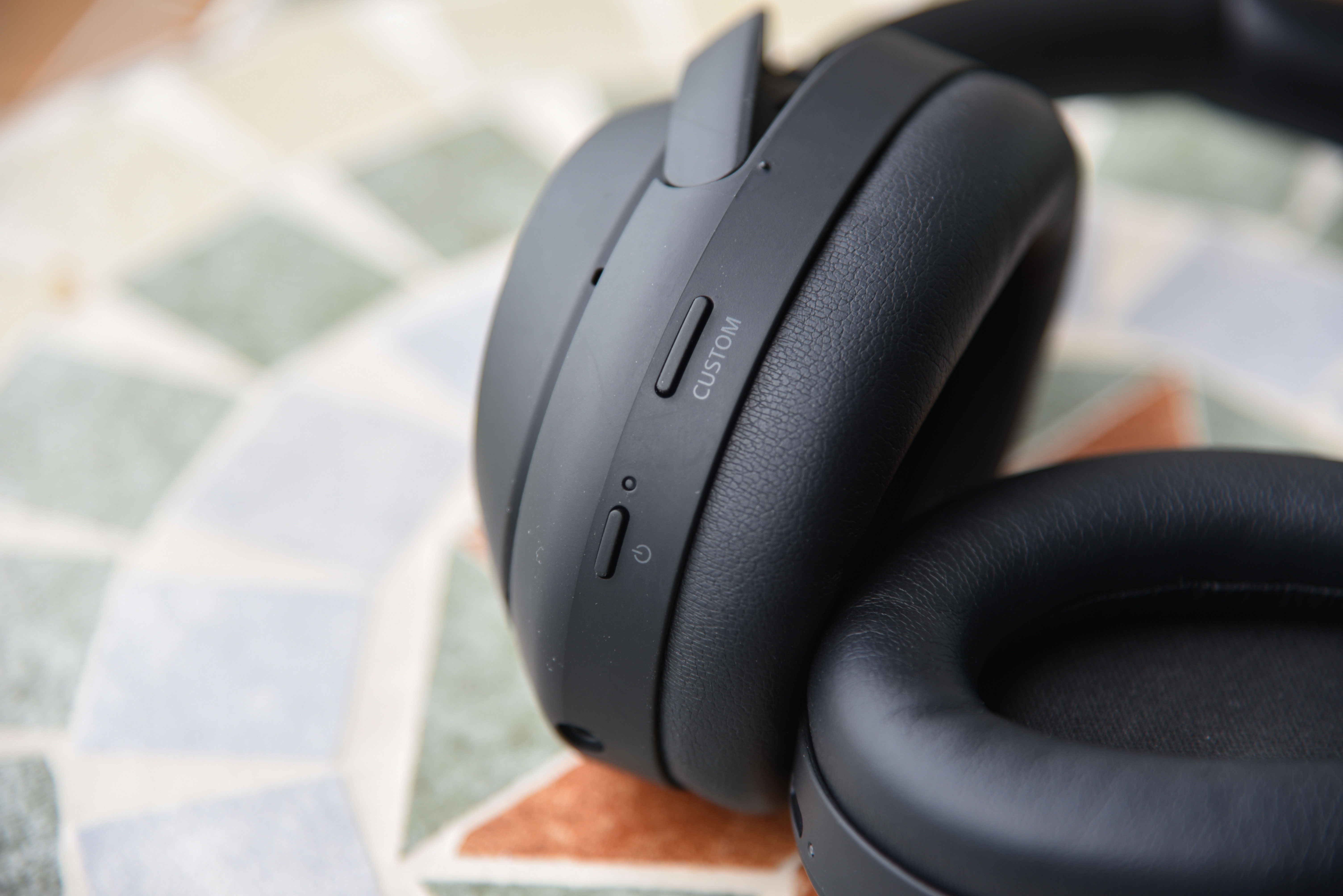 看似平静实则暗藏凶险,看似表面平静实则暗藏汹涌