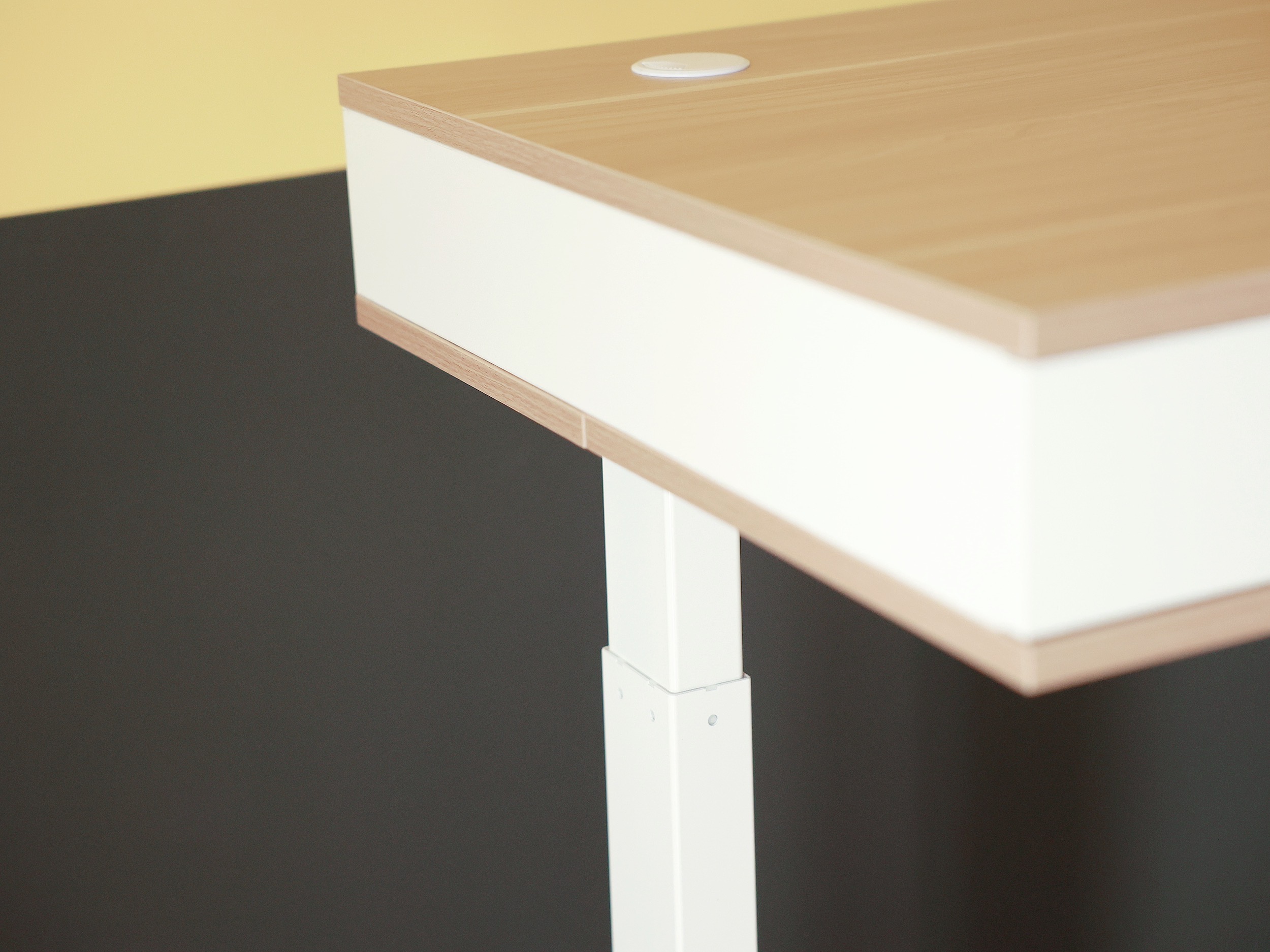 何同学升降桌视频,何同学评测升降桌