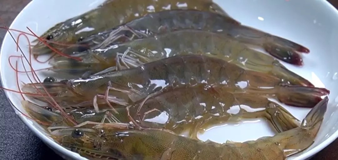 海鲜大虾小米粥正宗做法,冻大米虾粥的做法大全