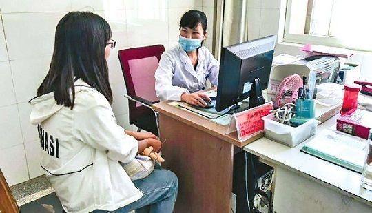 女孩快成年了，月经一直不来去医院检查，医生：做不成“大人”了