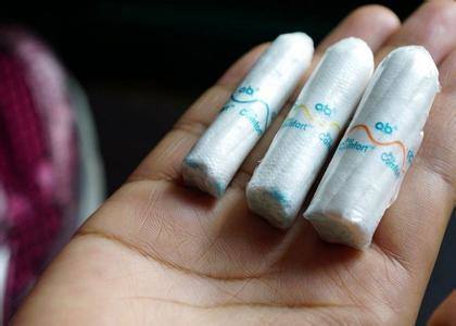 生理期用卫生棉条还是姨妈巾,来例假用卫生棉条好还是卫生巾好