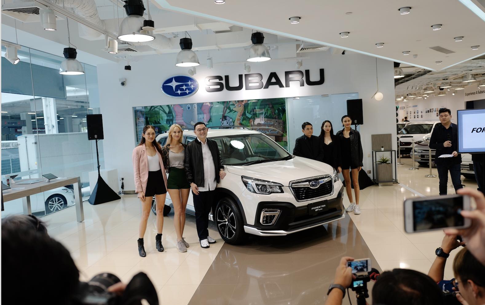 这个人把手摸在车上超过3天3夜赢了一辆车你觉得你行不？