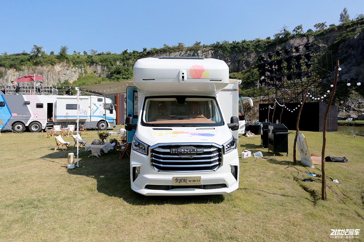 上汽大通maxusv90别墅版房车,大通原厂v90c型房车2021旗舰款