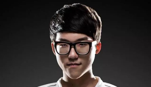 当年LPL身价最贵选手，巅峰期吊打SKT！如今却在“混饭吃”