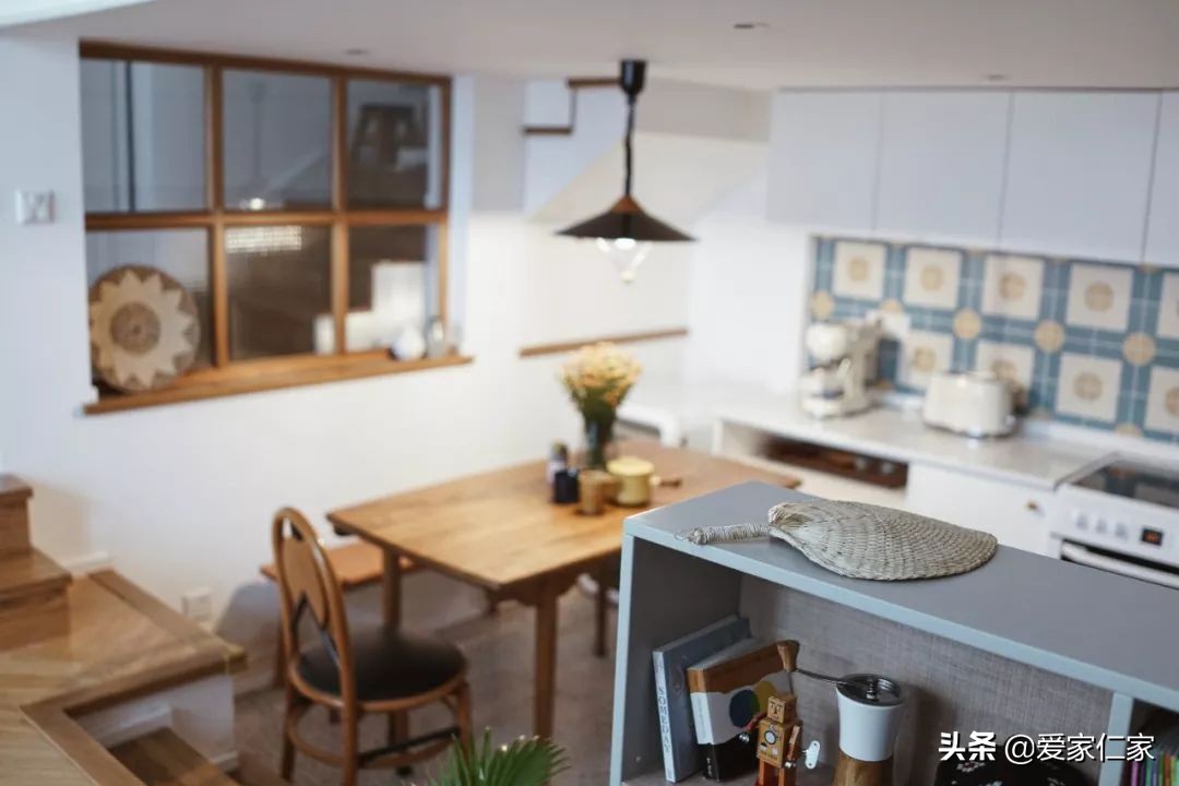 她买下32㎡上海老旧学区房，为女儿打造小桃园，还有超舒适大庭院