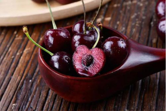 被绑架的农产品滞销已为农人开出高额价单，这才是农人最大的悲哀