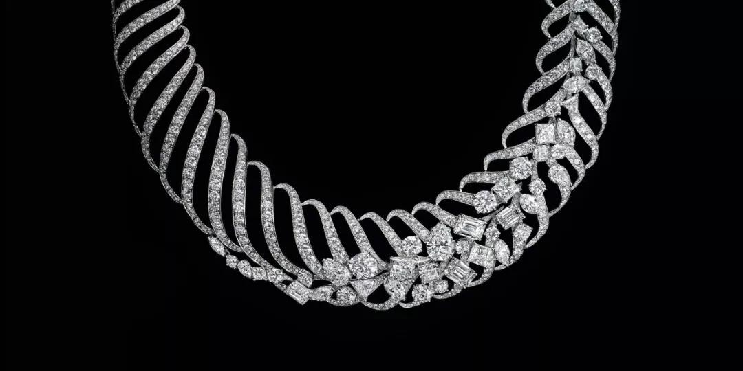 对付女人,没有一件珠宝解决不了的!