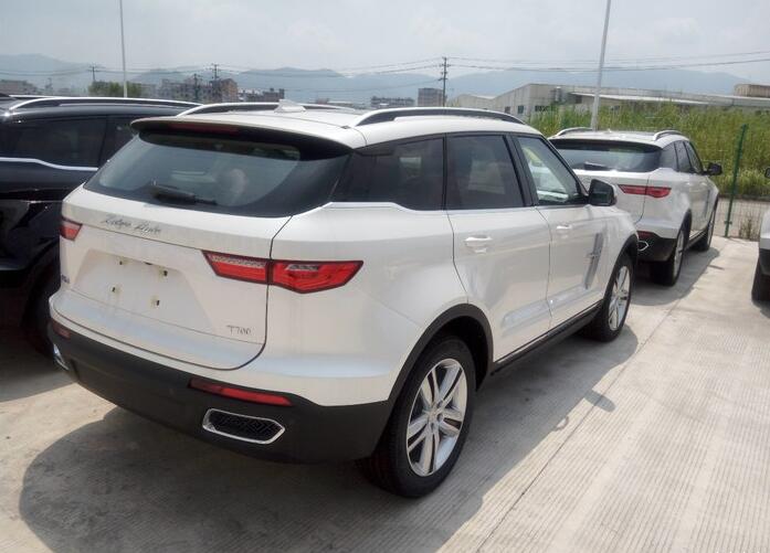 女车主因为内饰好看，买了这款SUV，结果下雨天开出门就漏水