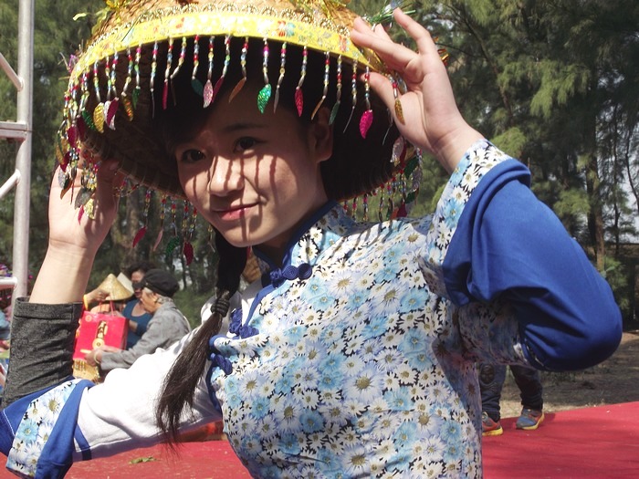 以船为家在水上生活漂泊不定,以船为家的疍家人