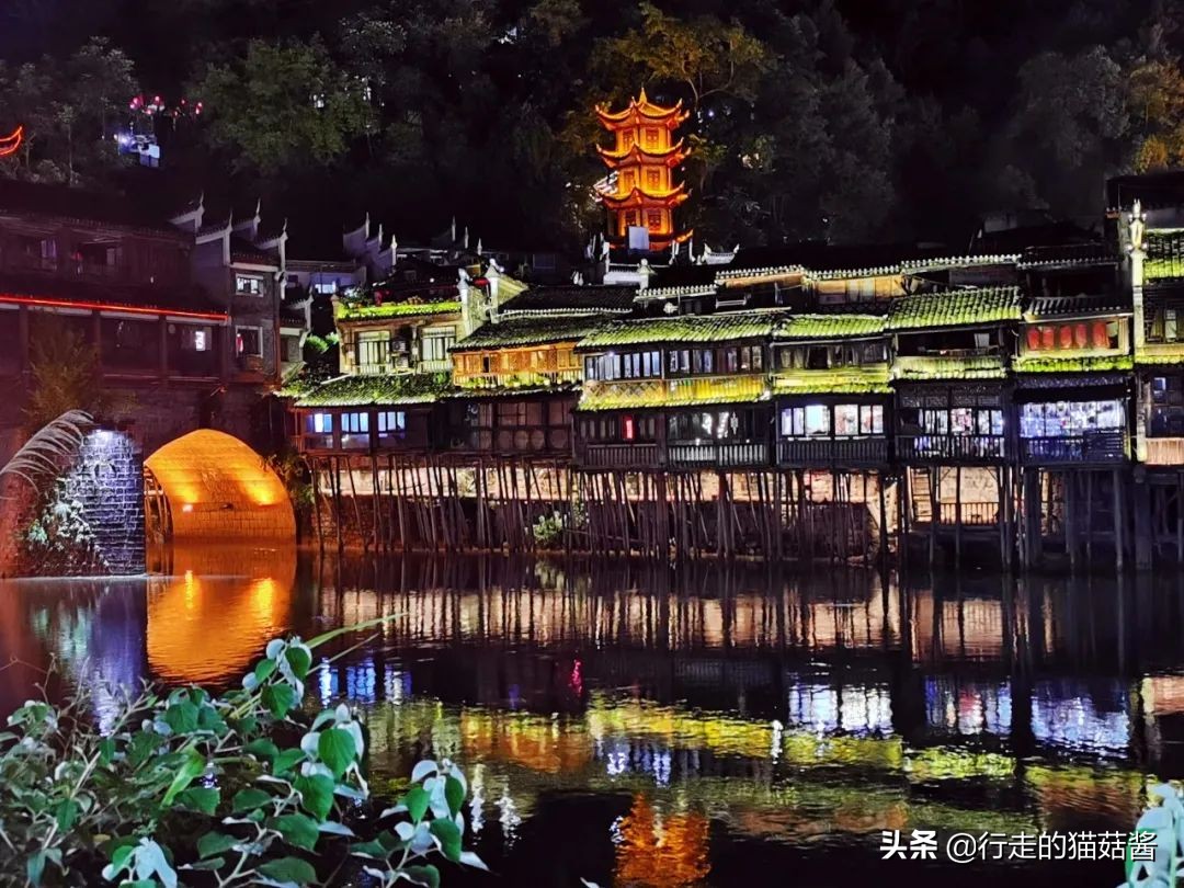 边城是沈从文笔下一座美丽的小城,沈从文笔下的边城讲的是哪里