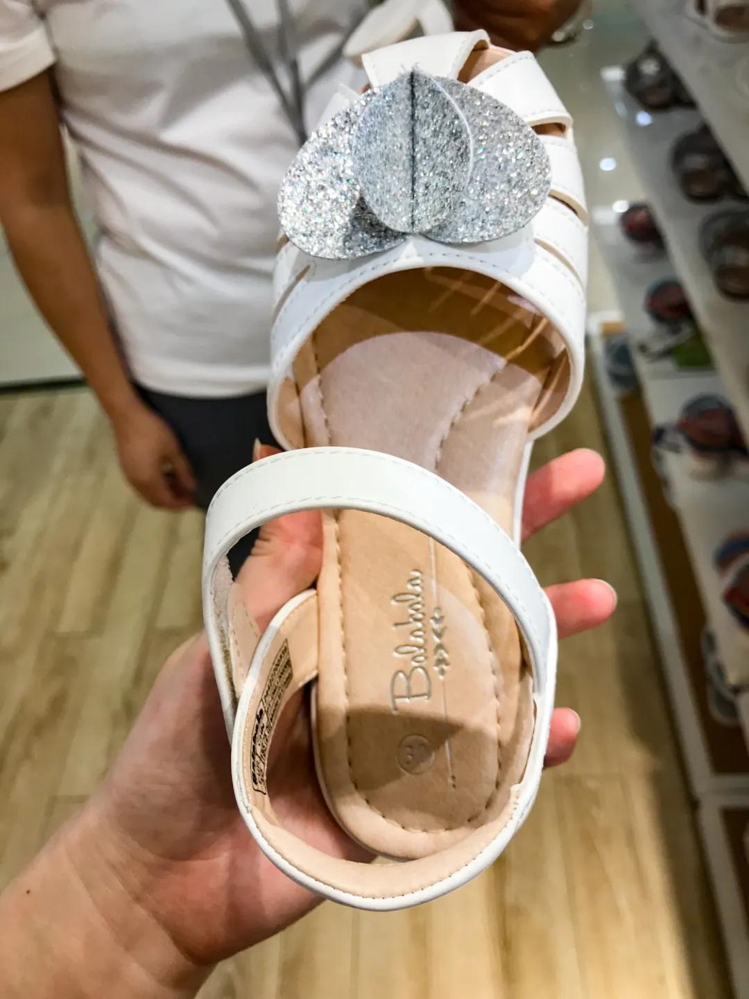 儿童哪一款凉鞋最好,哪个牌子的儿童凉鞋好穿推荐