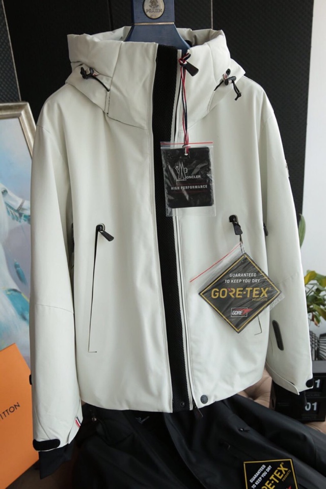 蒙口羽绒服在哪看产地 (蒙口复刻羽绒服)