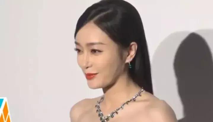 你还被卡粉浮粉困扰?4招打造服帖妆容,手残*党**也能学会