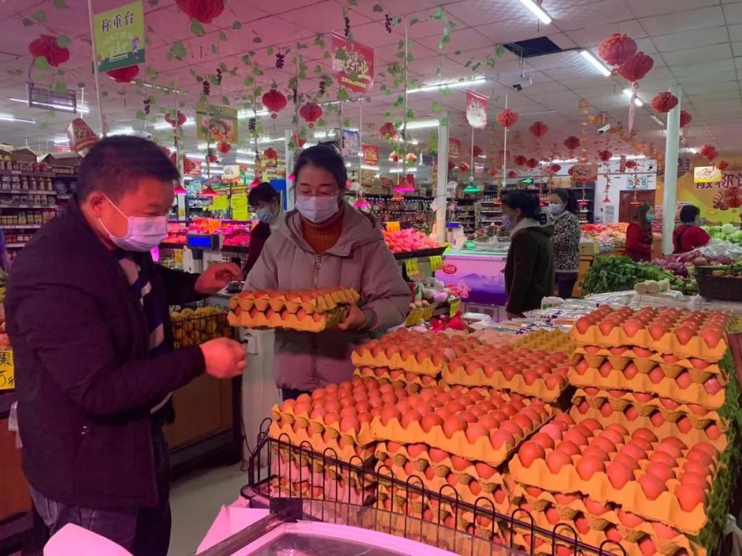 疫情防控“女斗士”心系群众“代购员”