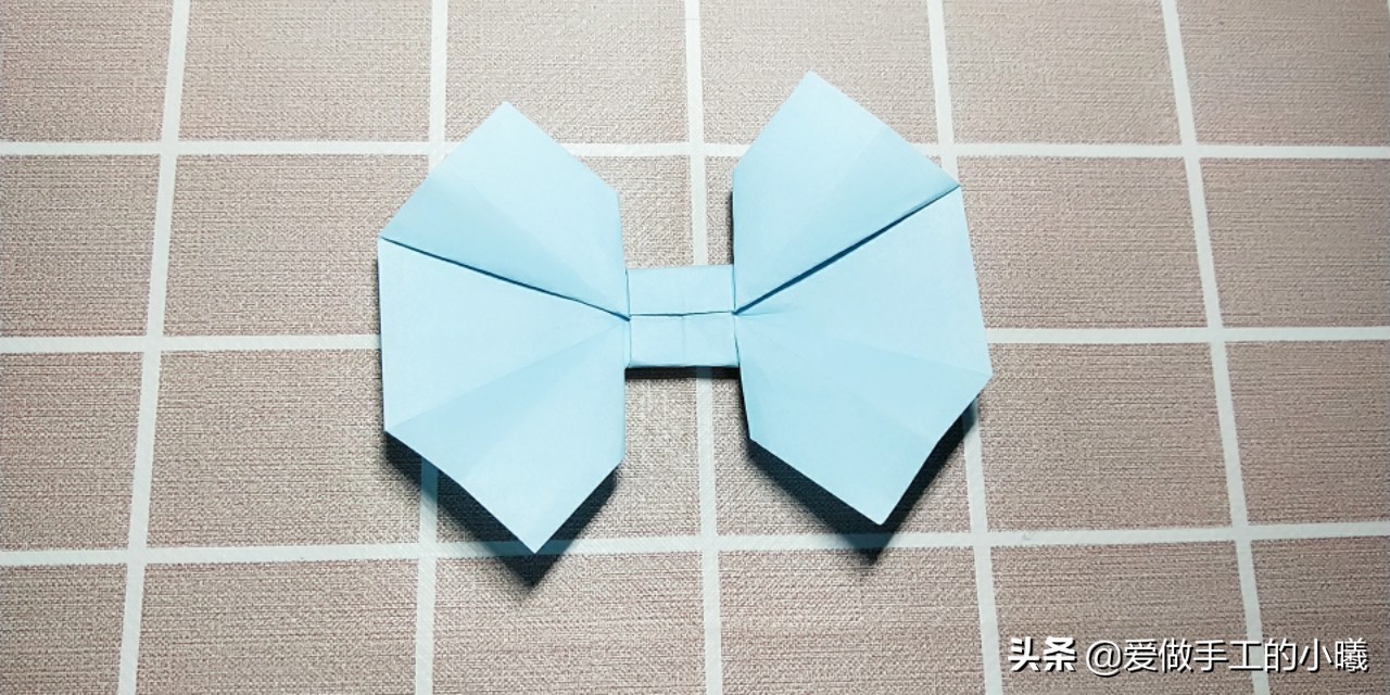 蝴蝶结折纸怎样贴在贺卡上好看,折纸简单又漂亮的蝴蝶结收纳盒