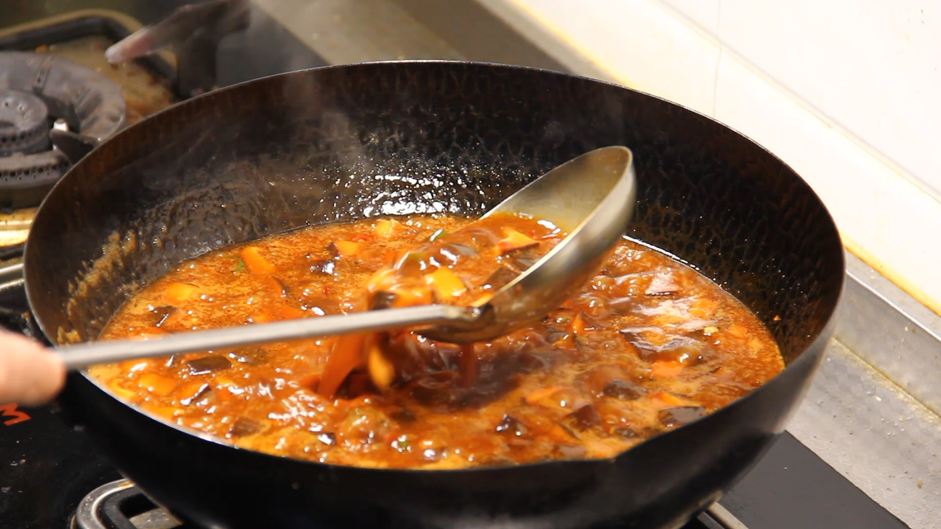 香菇牛肉酱二元一罐,香菇牛肉酱方便携带一小盒