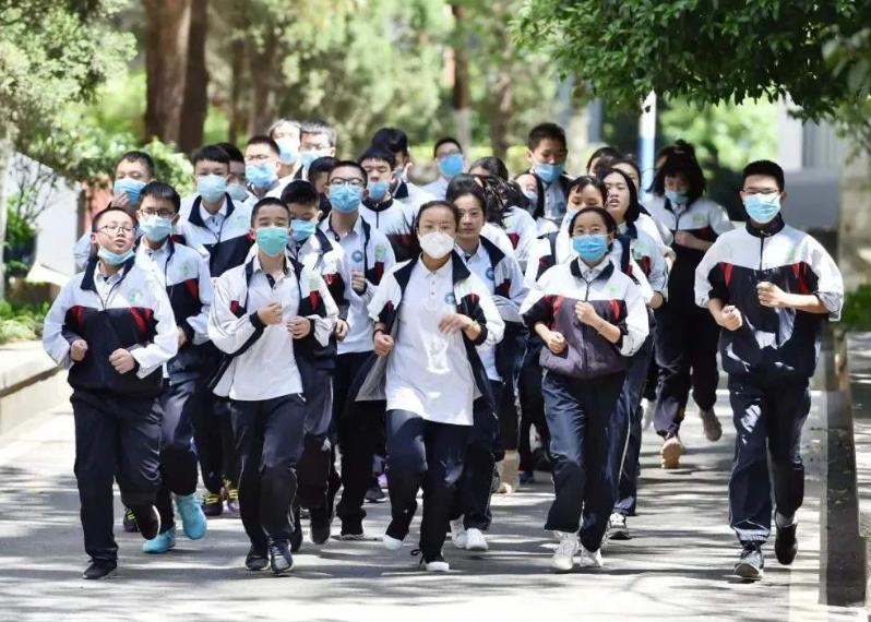 体育老师跑步有多快,体考1千米跑步的技巧