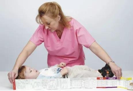 小肺,小差异:在儿科病人中启动急诊机械通气