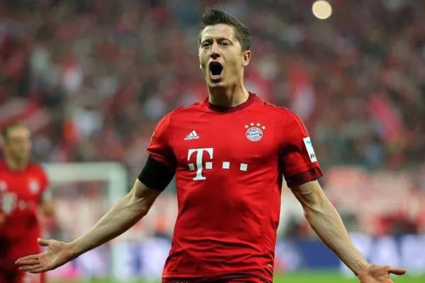 足球十大最强前锋现役,意大利现役最强前锋