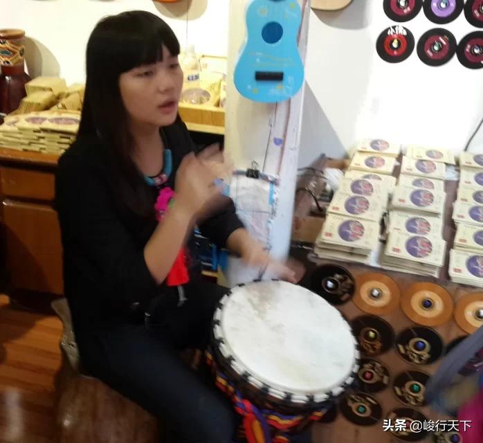 中国最美丽的小城，历经沧桑翘檐如翼的吊脚楼，缓缓流淌的沱江