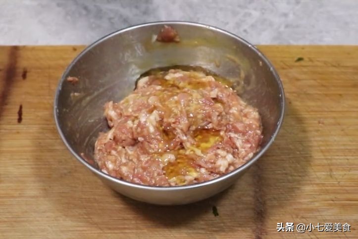 红烧狮子头怎么烧最好吃不要辣,不知道吃什么好时可吃红烧狮子头