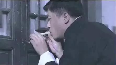 他是皇帝亲自下旨凌迟处死的*花采**贼，为得手竟裹三寸金莲