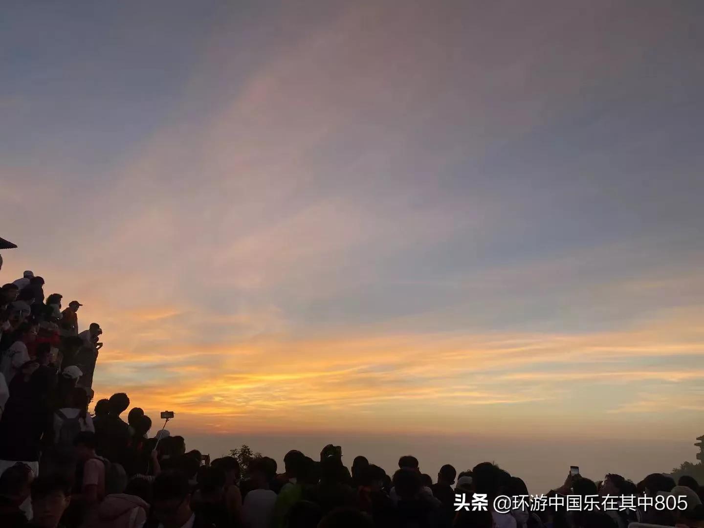 夜登泰山看日出攻略,夜爬泰山看日出后下山观景
