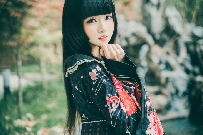 白衬衫紫色头发的二次元cosplay,最近火的cosplay二次元