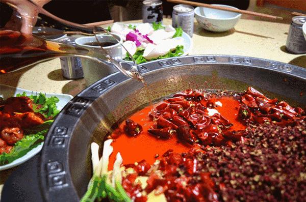 外国人最喜欢的中国美食竟是：火锅！全世界人有多爱吃火锅？