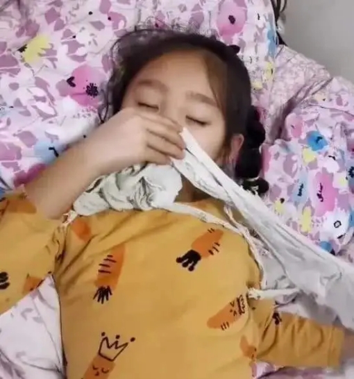 辟谣：宝宝磨烂被角是恋物癖？殊不知是过渡性客体在帮娃成长