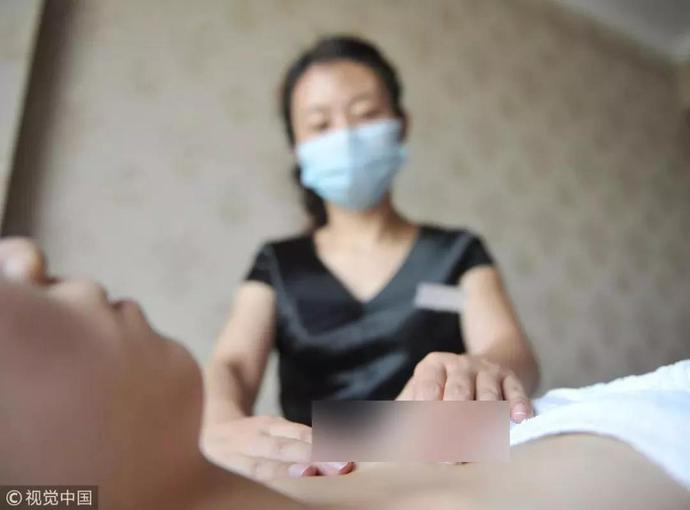 中国女人迷恋的乳房按摩，是一场彻头彻尾的*局骗**