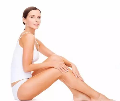 腿上毛孔粗大怎么治,腿上毛孔泛红粗大如何改善