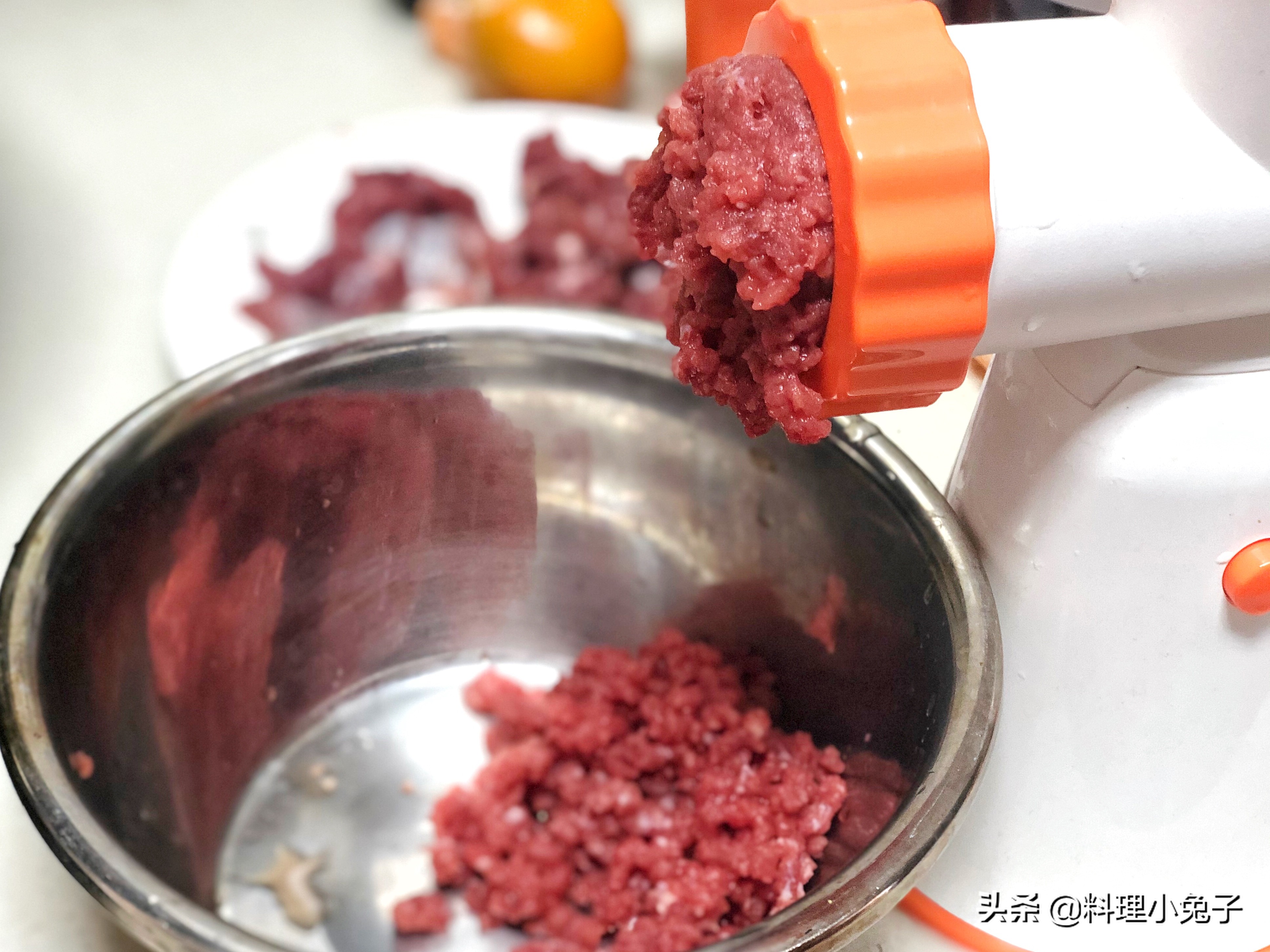 牛肉胡萝卜肉馅饺子怎样调馅,正宗牛肉洋葱馅饼肉馅做法视频