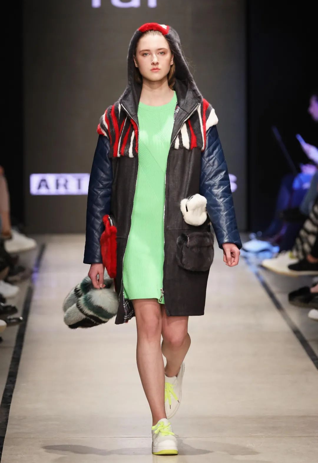 怕冷星人必备羽绒服,张天爱怕冷东北人