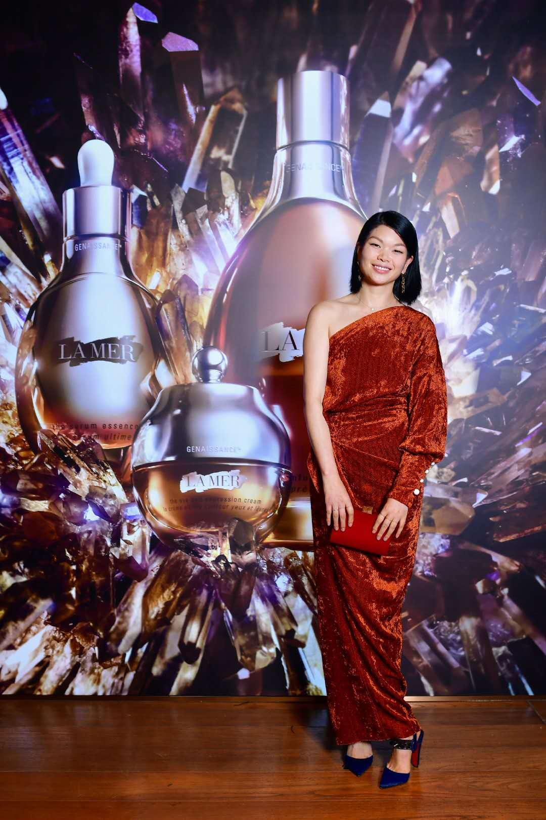 丑模吕燕近照曝光,“丑模”吕燕带娃现身