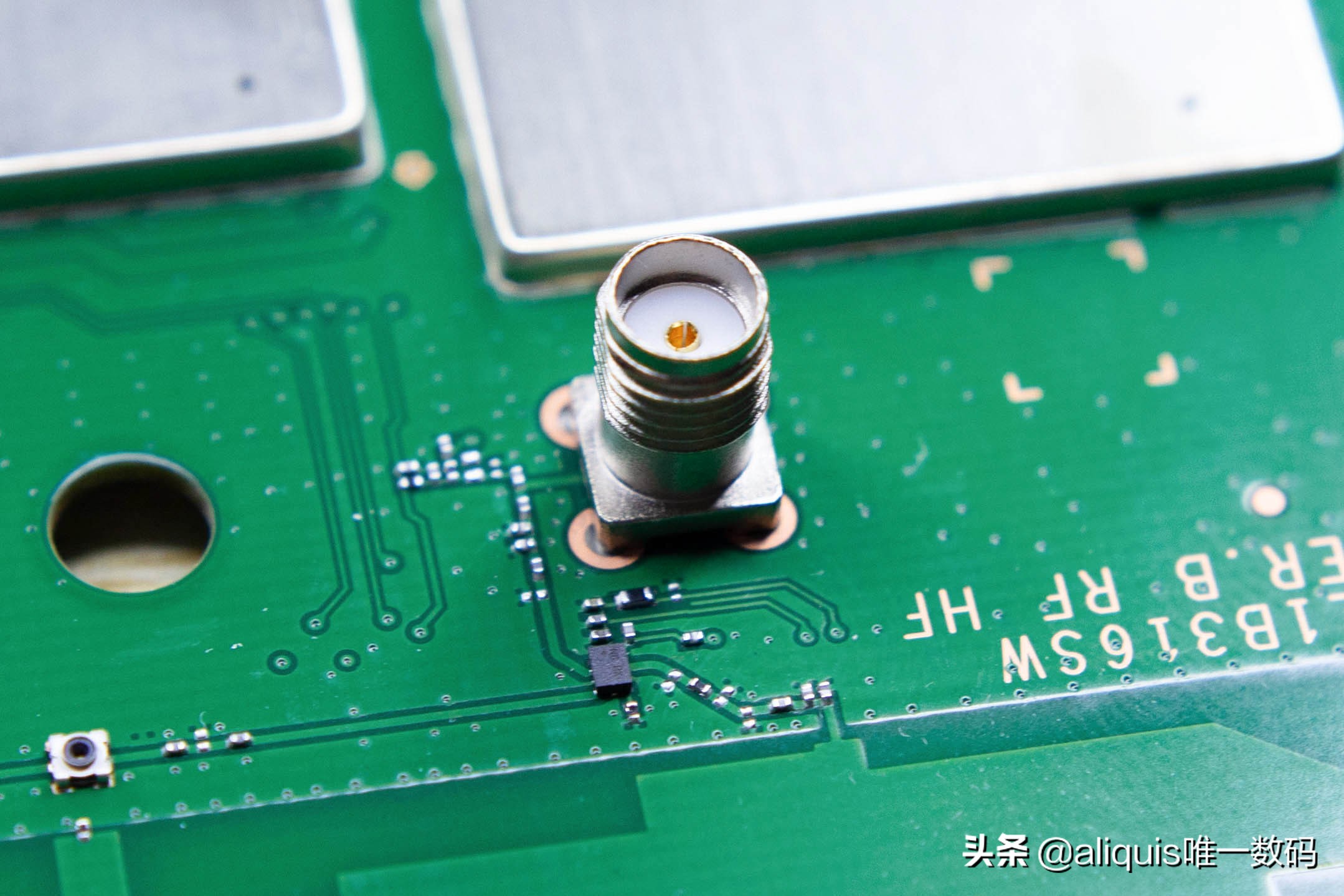 华为4G移动路由2Pro全网首拆评测，全新巴龙处理器有型又有料