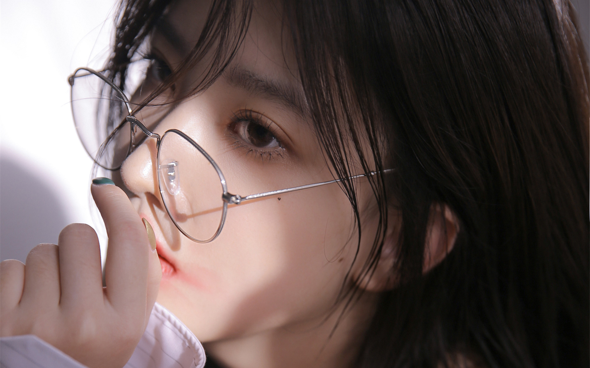 跟心仪女生每天聊天都有哪些话题,怎么聊天会让女生感受到爱意