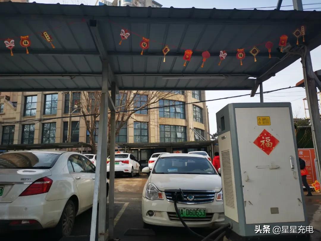 经历疫情生生不息,经历了疫情这座城市依旧车水马龙