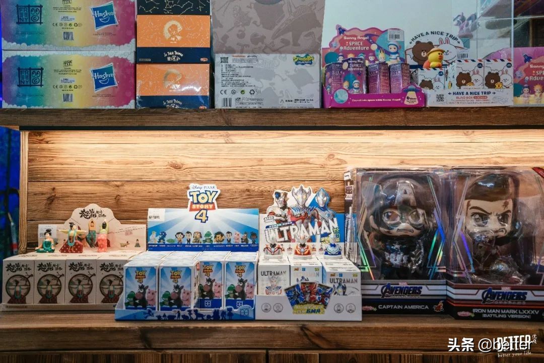 逛完玩具店,逛了一圈儿童玩具市场