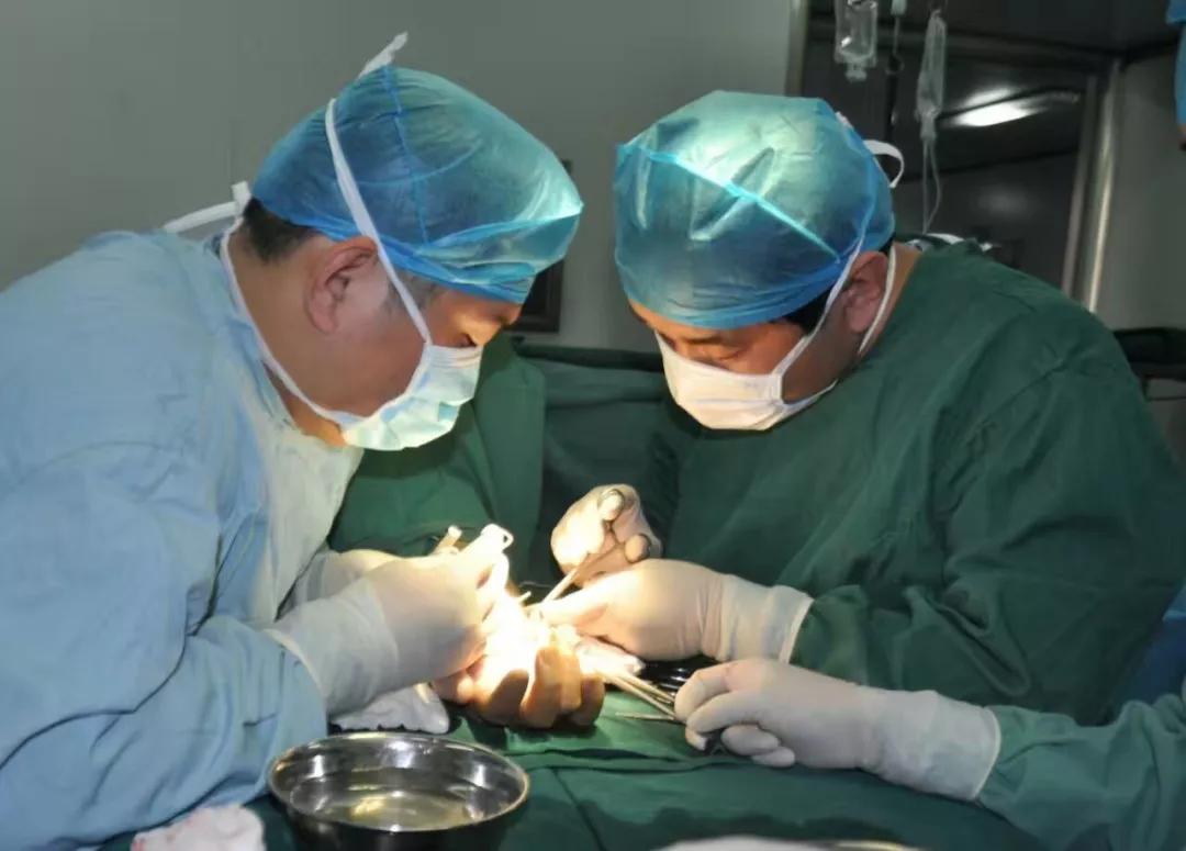 医生说热敷冷敷啥意思,扭伤医生怎么说